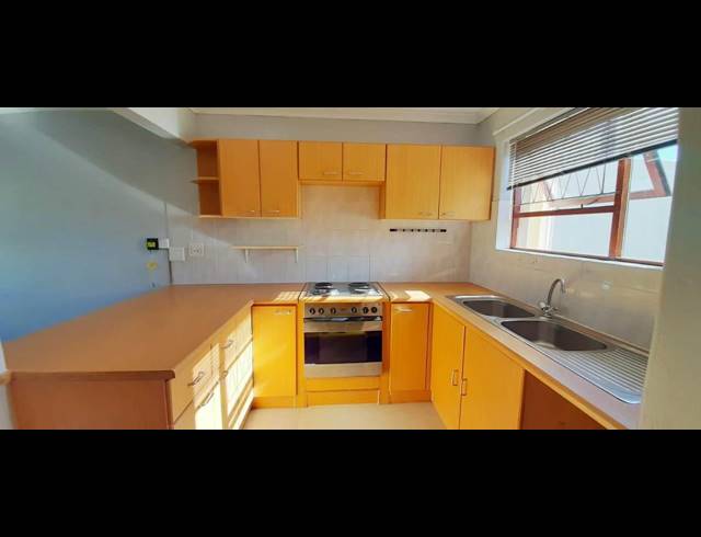 2 BEDROOM TOWNHOUSE RENTED IN LORRAINE